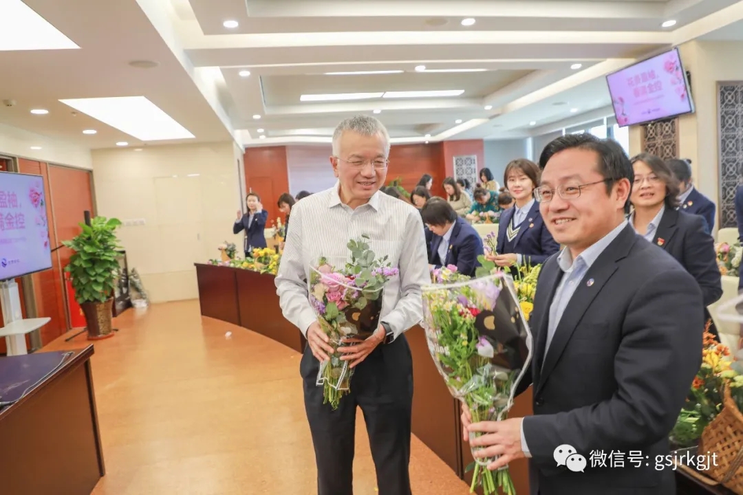 途經(jīng)一場花的盛放——“花香盈袖 情滿金控”插花培訓活動花絮